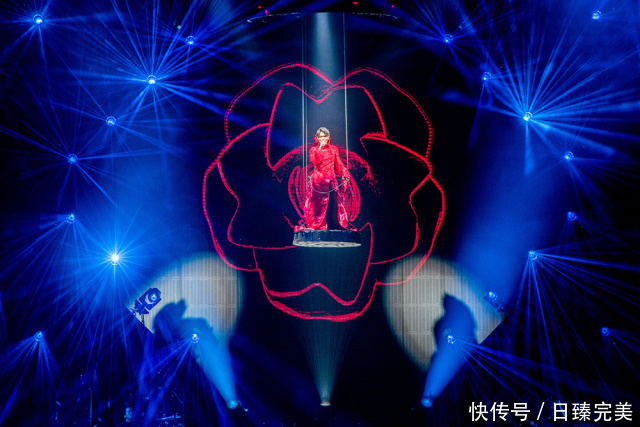 杨宗纬唱着抖音神曲,带着让你痒的黄龄即将空