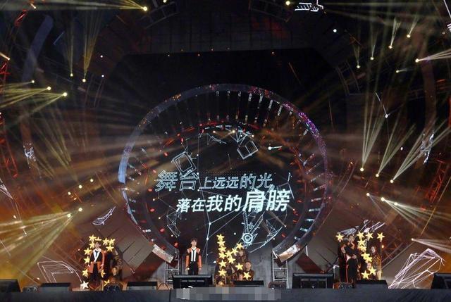 演唱会现场被黑粉攻击,王俊凯王源发博报平安