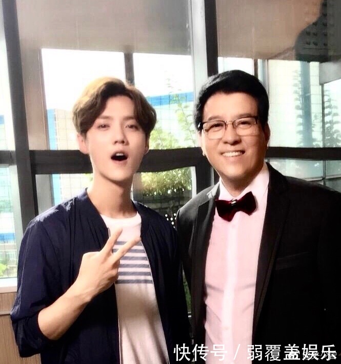 关晓彤爸爸晒与鹿晗合照,力破鹿关分手传言,合