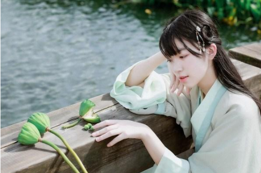 经常深夜发朋友圈的女人,真的是睡不着吗?这几