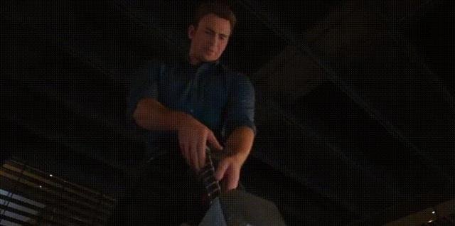 《复联4》美队为什么可以拿起雷神的锤子,其实