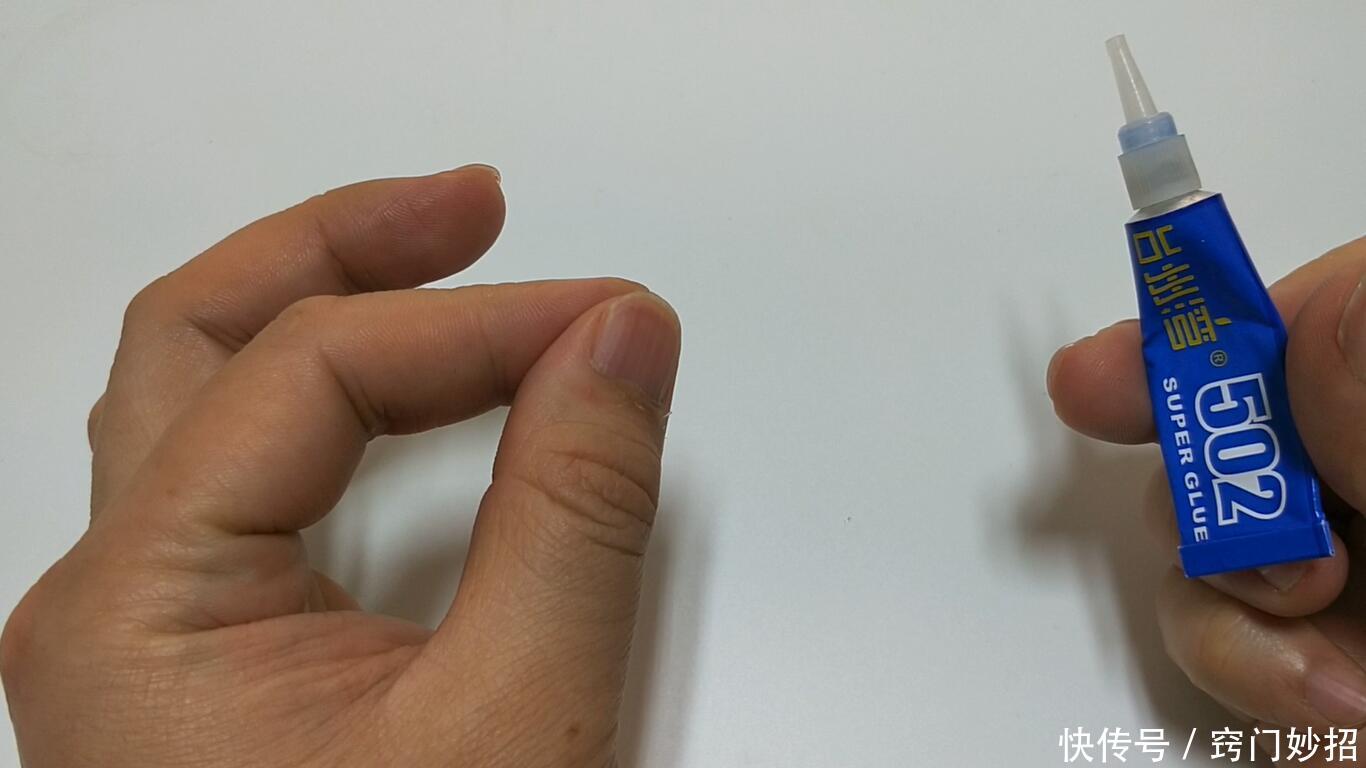 手指被502胶水粘住怎么办?几滴风油精轻松搞