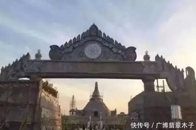 我的世界怎么盖豪华大房子 t016c3cbc057aec919c.jpg