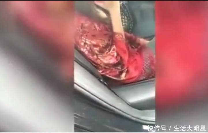 女子滴滴车内不安分,司机忍无可忍要求下车,网友:我支持你!