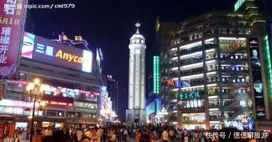 重庆人民真暖心,直接封桥让游客拍照打卡!