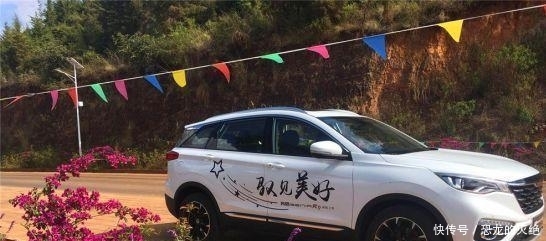 国产车终于爆发了,车长4.5米重1.4吨,比长安CS55漂亮,仅售8万