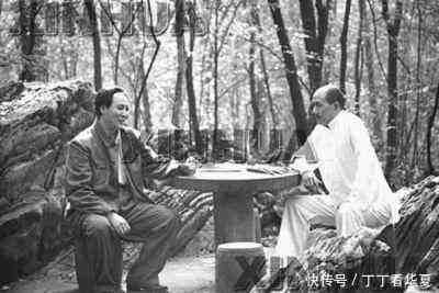 1945毛主席做了一件事让人万分佩服,蒋介石当场高声大喊“毛主席