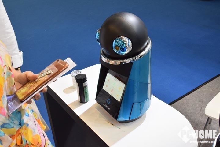 CSHE2017展直击 健康机器人抢眼表现(图1) CSHE2017展直击 健康机器人抢眼表现(图1)