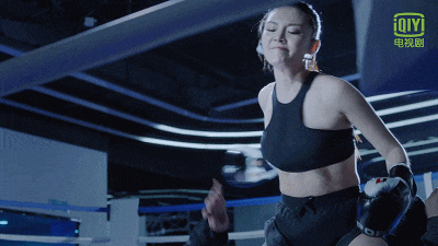 继湿身美腿诱惑后,徐冬冬伍允龙香艳拳击续旧情!网友