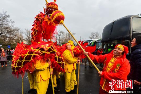 江苏扬州古城少了鞭炮更宁静干净 年味依然浓郁