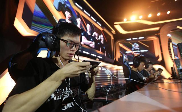 游戏+直播,CF与企鹅电竞给FPS游戏带来了怎