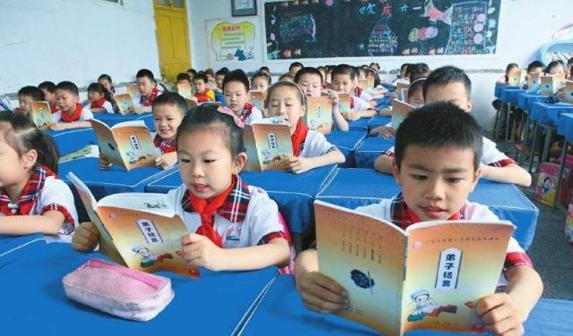 深圳班霸小学生,家长47人他抄报45个,全班们的小学生欺负a家长手预防内容图片