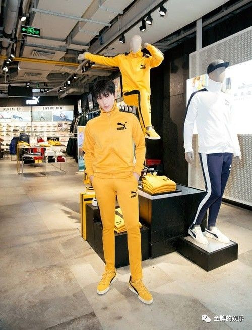 杨洋身穿李小龙经典服装参加某品牌发布会 遭