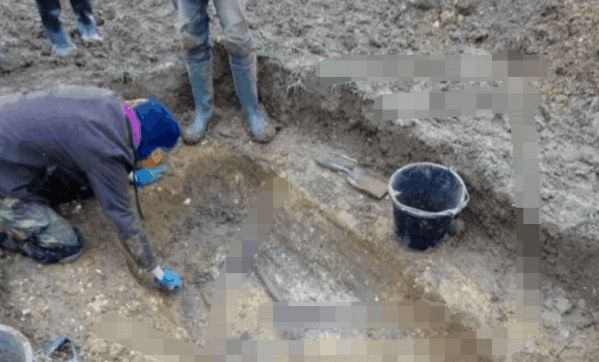 男子挖出财宝,博物馆得知后要收购,男子摇身一