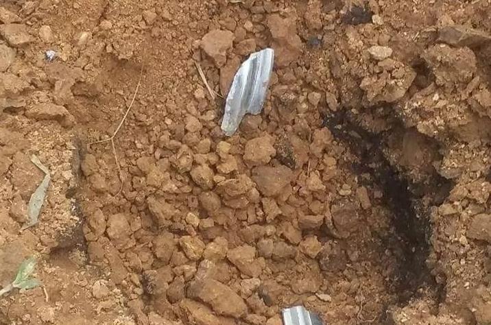 男子开摩托车被窟窿绊倒,用铲子刨开土发现铁球,整个人不淡定了 云顶国际代理网