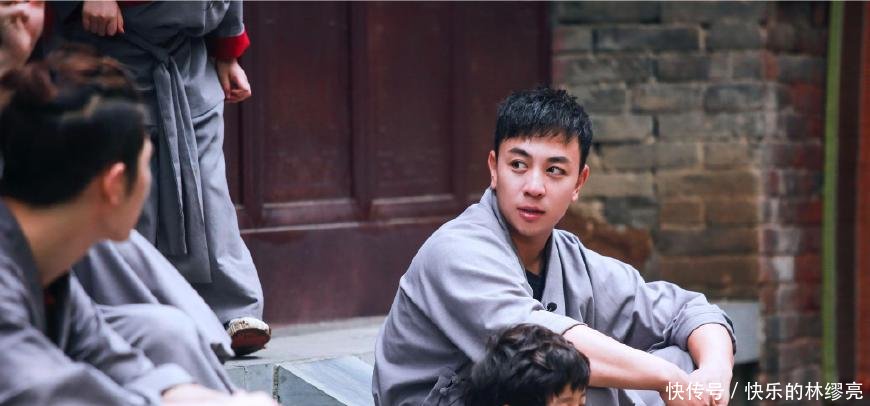 释小龙家庭背景曝光爸爸是十八罗汉之一,师傅