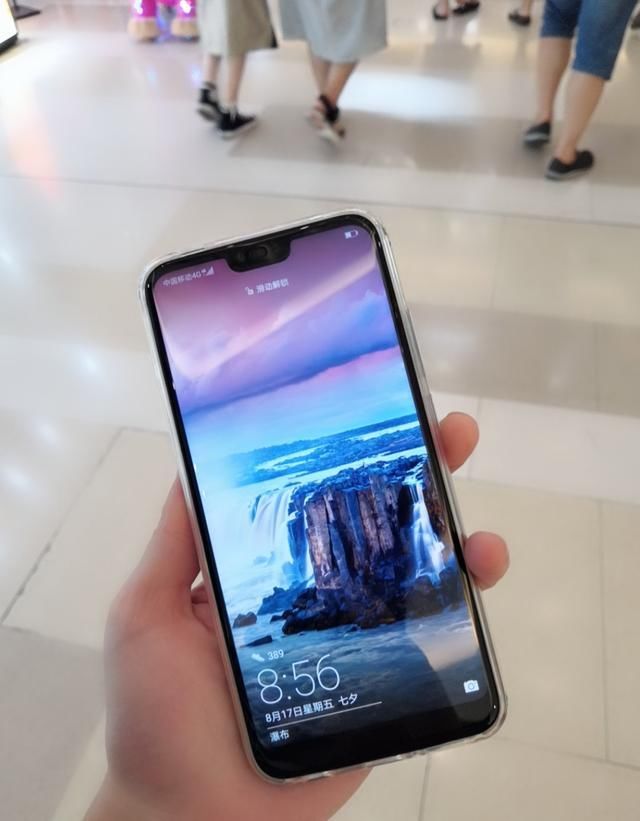 300万销量华为神机:麒麟970+3D渐变机身+前