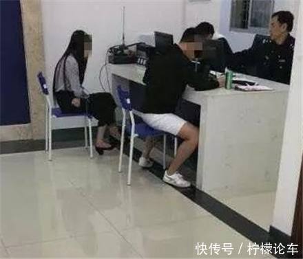 30万奥迪外后视镜被的哥剐蹭，车主逼停出租车，直接遭司机掌掴！