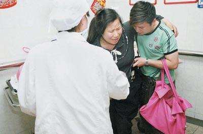 怀孕七个月被侄子推摔倒, 孕妇坐地喊疼, 大嫂: