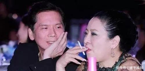 向华强有钱有颜值,为什么专宠向太30年?看看向