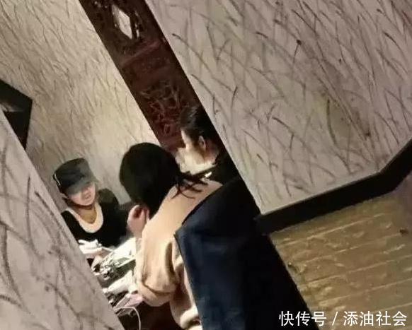 冯绍峰与赵丽颖吃火锅,一个小小细节凸显了二