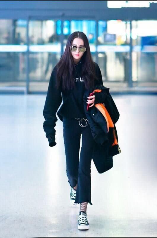 看过迪丽热巴的大学街拍,才知道天然美女,什么