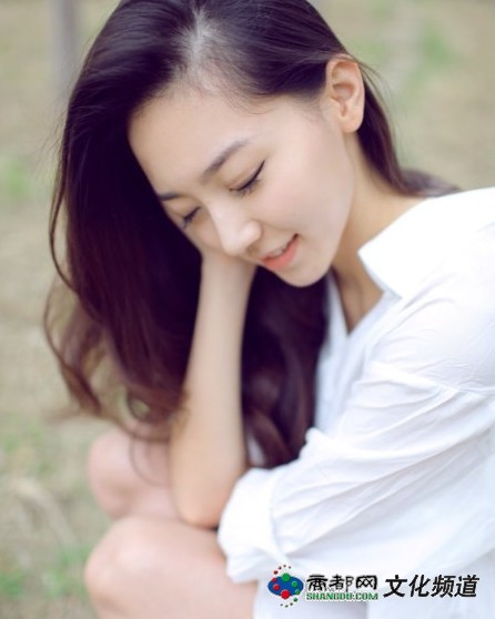 黄梦莹,演员,模特,1990年12月6日出生在四川成都,身高170cm,体重