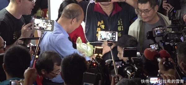 韩国瑜、朱学恒合体发鸡排!陈其迈婉拒到场一