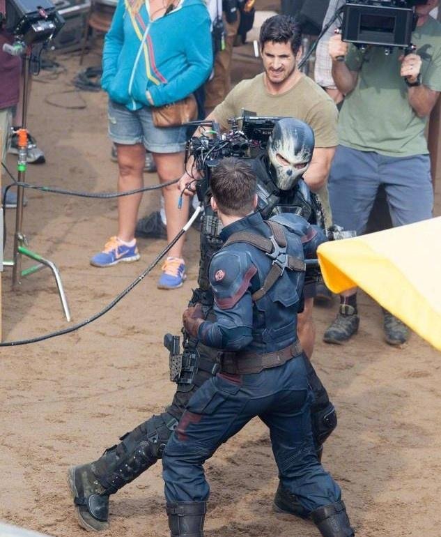 《复联4》美队为什么可以拿起雷神的锤子,其实