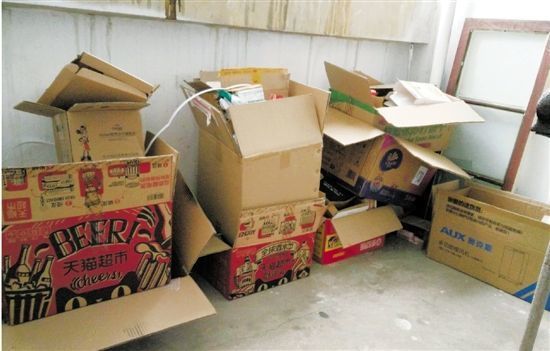 二婚老公出国,我把他儿子关杂物间,一顿教训后