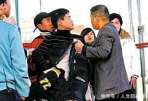 小偷作案时意外死亡, 家属索赔30万! 保安: 抓贼