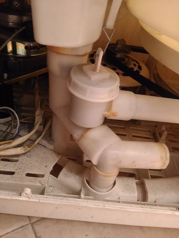 半自动洗衣机排水管堵塞