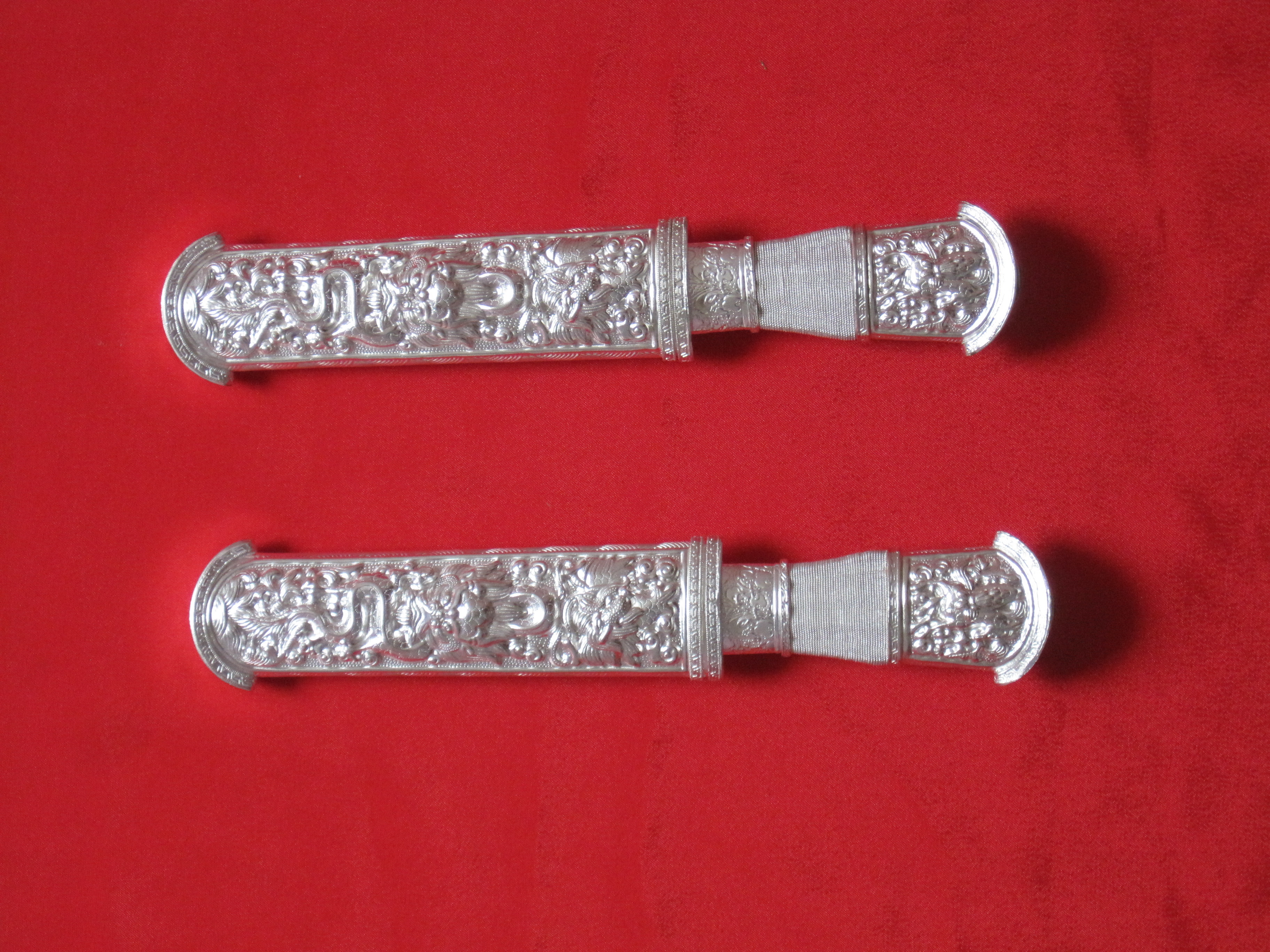 我在西藏牧民处获得赠予的一把西藏刀。那位可以帮鉴别下属于什么类的藏刀。？ - 知乎