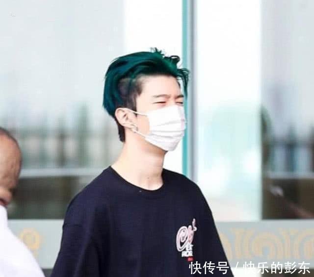 乐华七子广州见面会,他的站姿最正经,黄明昊范