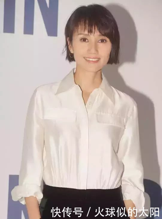 与影帝丈夫一见钟情, 婚后被独宠9年, 今41岁却