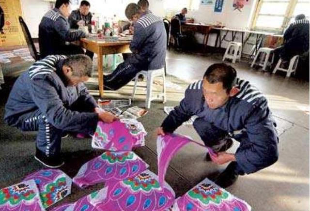 守所的真实生活,网友:缩小版的人在江湖,苦不堪