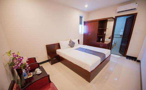 100元人民币可以换33万多越南盾,在越南能买