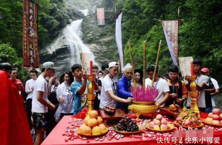 林正英拍僵尸片非常多的忌讳, 导演都得听他的