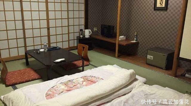 日本人不习惯买床全国人都睡地板,原来都是有