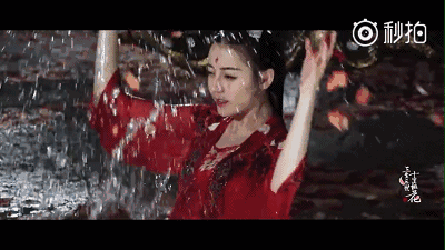 但是被同剧组的迪丽热巴秒成渣,预感杨幂的辣妈,少女人设,即将在这部