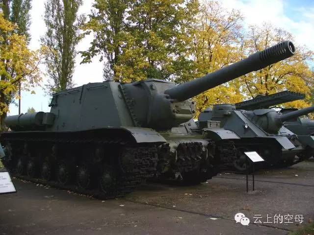 isu-152是苏联的一种重型突击炮,配备的火炮为ml-20s型,bl-8,bl-10或