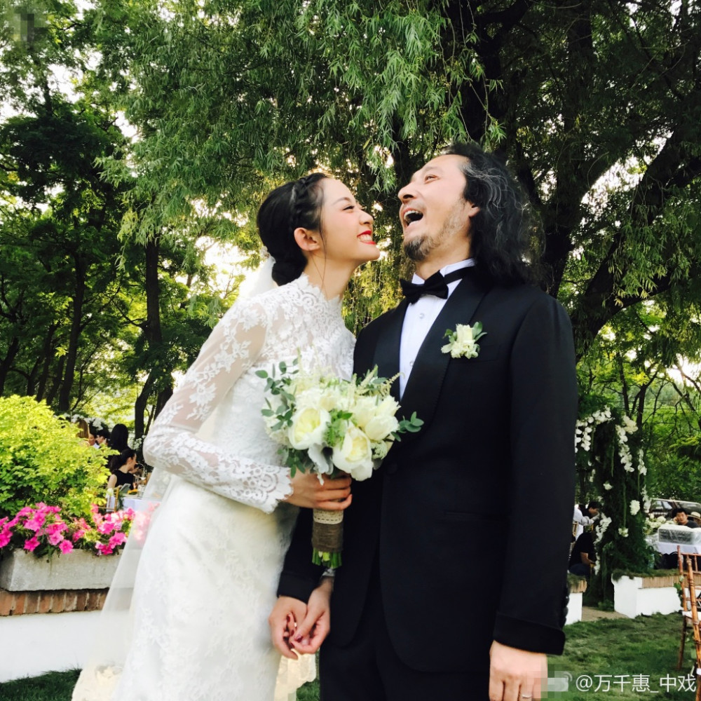 这位微博名为"万千惠_中戏"的新娘于6月5日上传了一组甜蜜婚礼照片.