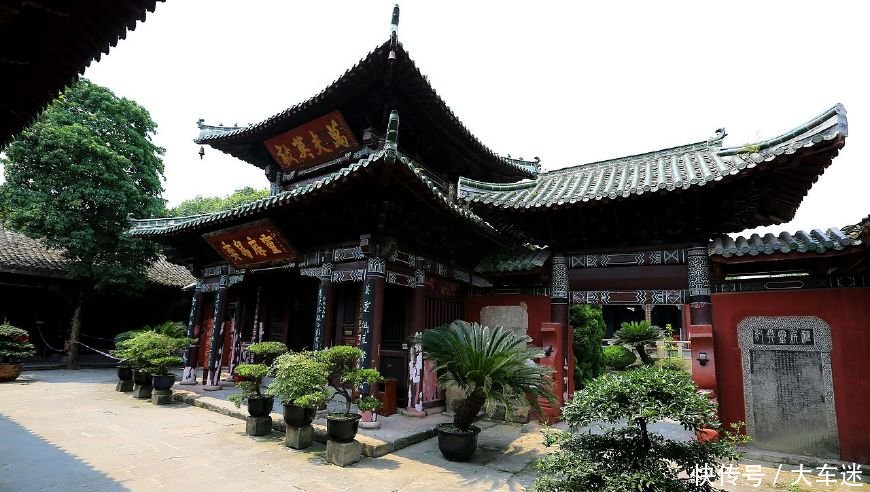 四川南充唯一的县级市,人口88万,拥有5A古城景