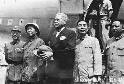 1945毛主席做了一件事让人万分佩服,蒋介石当场高声大喊“毛主席