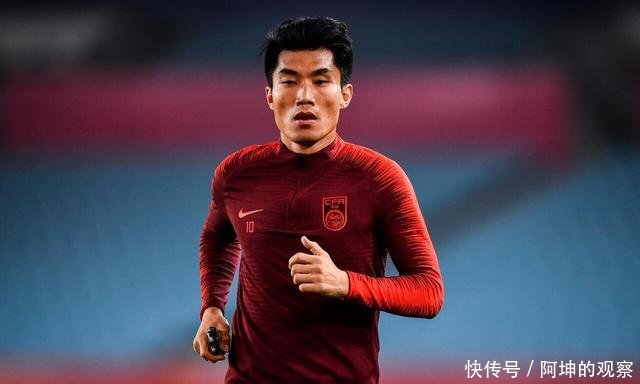 快活似神仙! 中乙职业足球运动员烟瘾发作, 在