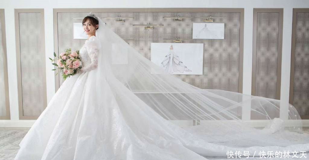 唐嫣单人婚纱照曝光,糖糖亲自参与设计,穿上后