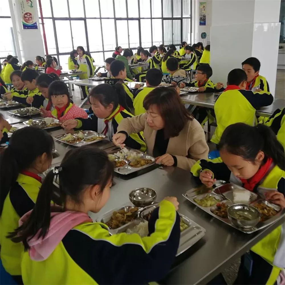 大学时光很美好?!遇见食堂上的小学舌尖,请让平湾小学儿图片