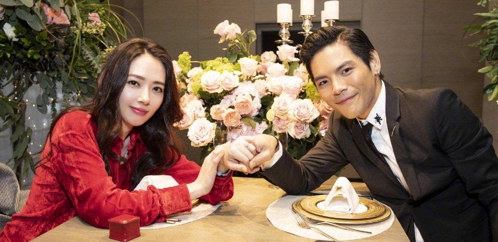 向佐成功求婚郭碧婷:水到渠成!车库豪车亮了,网