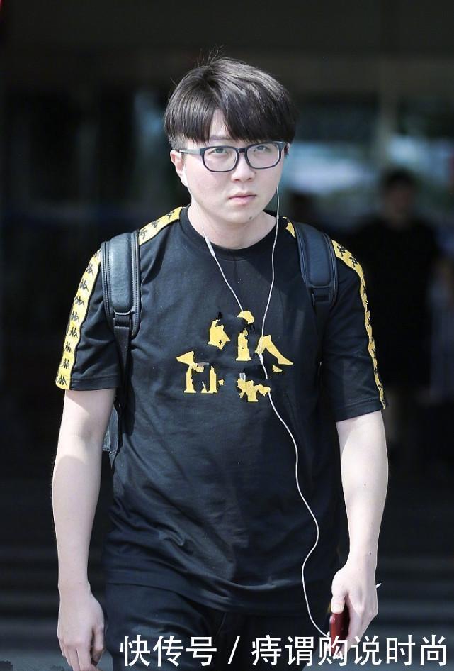 毛不易以锅盖头现身机场,样子呆萌,这发型去换