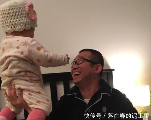 41岁涂磊妻子终于曝光,长相惹争议,为何她对涂